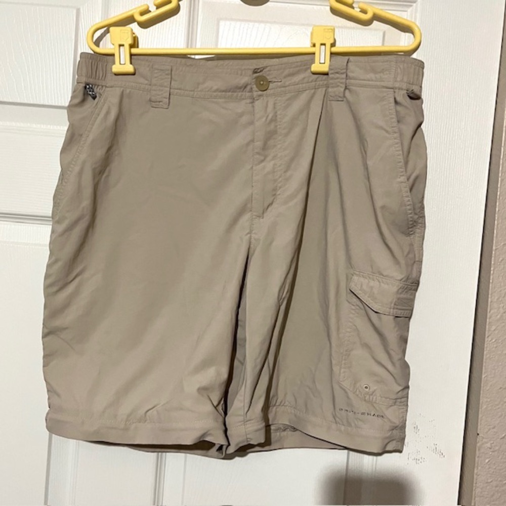 Columbia Omni-Shade men's PFG cargo shorts in khaki size 36W 30L